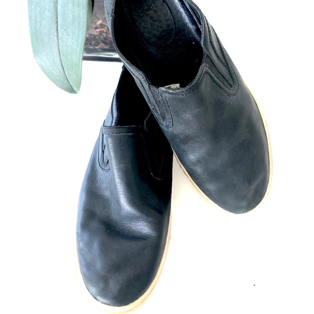 UGG Men's Tobin Leather Slip-on Trainers